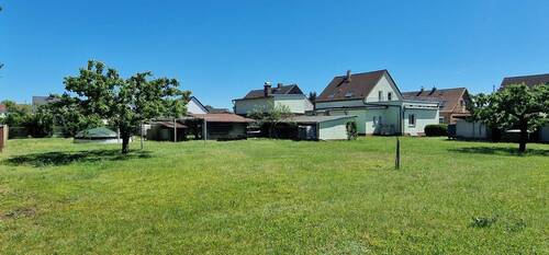 Blick vom Garten zum Haus - 