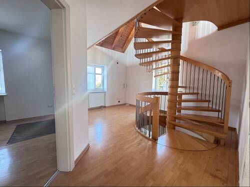 Essbereich und Wendeltreppe - 