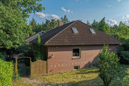Massivbauweise mit roter Klinkerfassade - 4 Zimmer Bungalow zum Kaufen in Munster