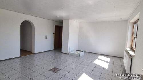 Wohnbereich mit viel Platz - 3 Zimmer Etagenwohnung in Eppingen / Richen