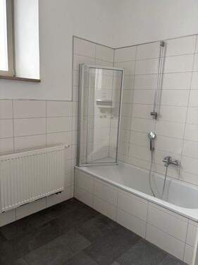 .. mit Badewanne ! - 4 Zimmer Etagenwohnung in Kitzingen