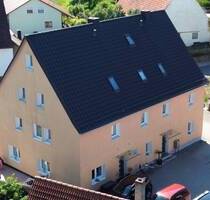 Vier-Zimmer-Wohnung im Dachgeschoss, Gartenanteil und Kfz-Stellplatz in Aurachtal-Münchaurach