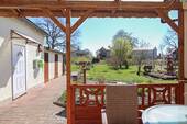 Blick aufs Grundstück von der Terrasse - 
