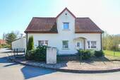 Frontansicht - Großzügiges Haus - Großes Grundstück - viel Potential - auf der Insel Rügen
