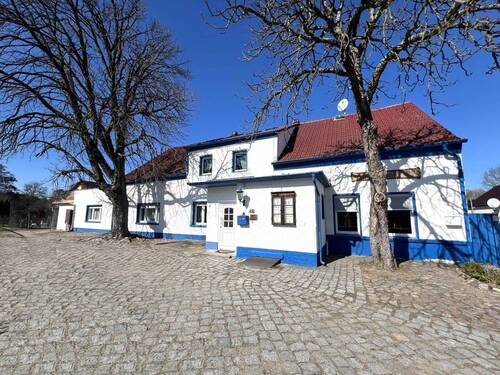 Ansicht Mehrfamilienhaus - Der perfekte Raum für jede Lebenssituation. Großes Wohnhaus, mit Ferienwohnungen, Scheune und Büros