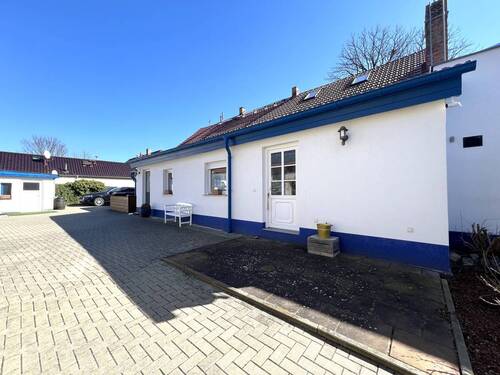 Eingangsbereich Haupthaus und Einliegerwohnung - 