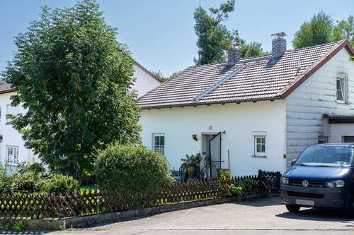 Hausansicht - ** Bezugsfreies Häuschen zum Selbstverwirklichen in Schwindegg**