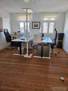 heller Büroraum - 