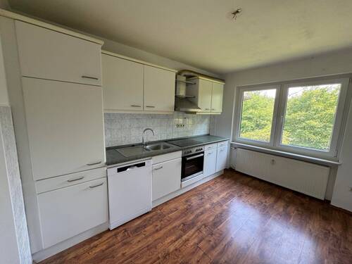 Küche mit Einbauküche im Erdgeschoss - 