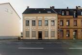 Fassade - Reiheneckhaus mit drei Wohneinheiten und Entwicklungspotenzial in Bergisch Gladbach - Stadtmitte