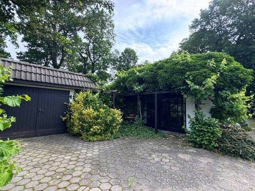 Garage und Anbau - 