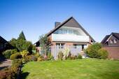 01 - Schick modernisiert und top in Schuss: Zweifamilienhaus in Schwagstorf!