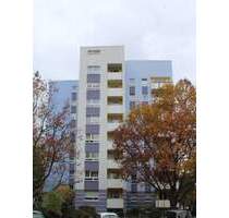 Großzügig geschnittene 3-Zimmer-Wohnung mit Balkon, Tageslichtbad, separatem WC und Abstellraum - Hanau