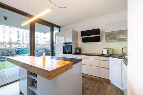 Einbauküche mit Elektrogeräten der Marke Siemens - 