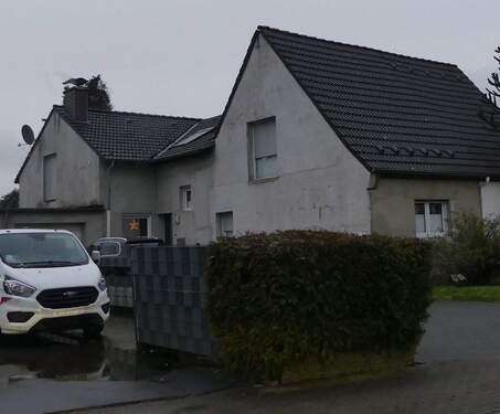 Seitenansicht von der Straße - 6 Zimmer Doppelhaushälfte in Recklinghausen