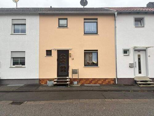 Vorderansicht - Familienfreundliches Reihenmittelhaus in ruhiger Wohnlage