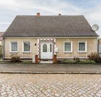 Freistehendes Einfamilienhaus mit Nebengelass und viel Platz - Wiesenburg Medewitz