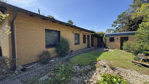 Ansicht vom Garten zum Haus und Apartement - 