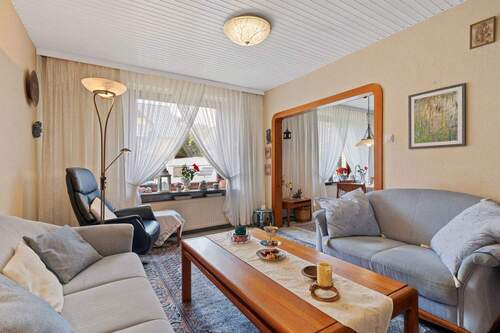 Wohnbereich - 7 Zimmer Einfamilienhaus zum Kaufen in Hamburg / Rahlstedt