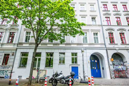 Fassade-1 - 3 Zimmer Etagenwohnung zum Kaufen in Berlin