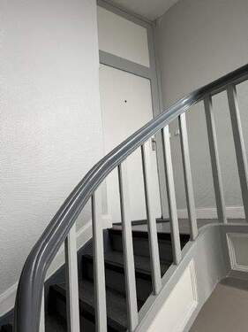 Treppenhaus - 3 Zimmer Etagenwohnung zur Miete in Duisburg