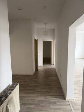 Flur - Etagenwohnung mit 93,00 m&sup2; in Duisburg zur Miete