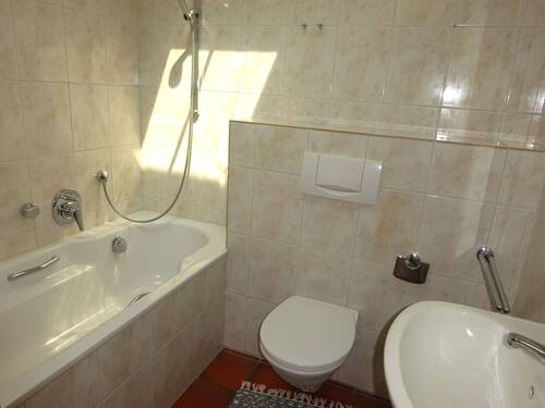 Bad mit Wanne - 