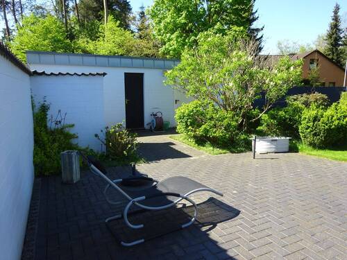Terrasse - Blick auf Garage - 