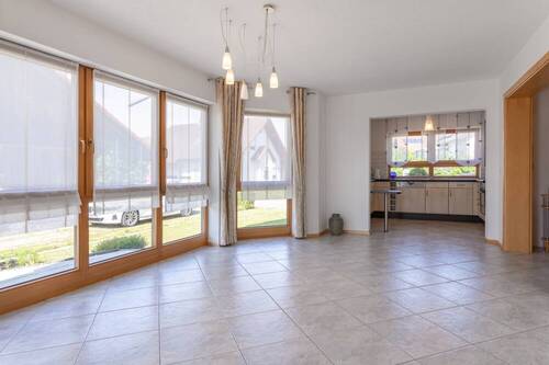 WG rechts - Esszimmer - Doppelhaushälfte mit 160,00 m² in Oberndorf am Neckar / Hochmössingen zum Kaufen