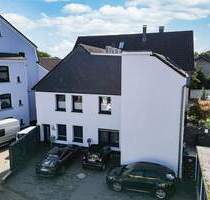 Hochwertig kernsaniertes 3-Familienhaus mit Garagen, Balkonen und Garten - stilvoll wohnen ohne Sanierungsbedarf - Bochum Harpen