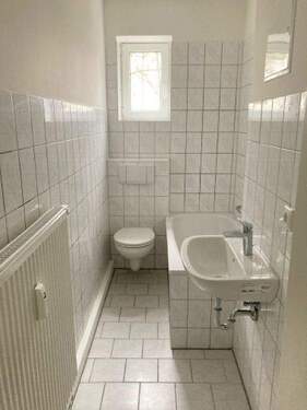 Tageslichtbad mit Badewanne - 