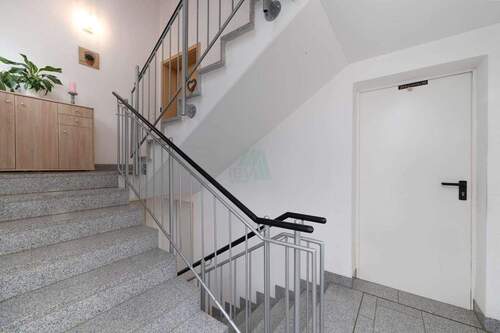 Eingang-Keller-Treppe - Doppelhaushälfte mit 145,00 m&sup2; in Sulzbach-Rosenberg zum Kaufen