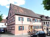 Ansicht.JPG - Denkmalgeschütztes Anwesen mit Gastronomie, Wohnungen und Scheune im Stadtzentrum von Herzogenaurach
