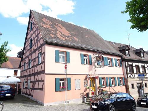 Ansicht.JPG - Denkmalgeschütztes Anwesen mit Gastronomie, Wohnungen und Scheune im Stadtzentrum von Herzogenaurach