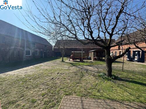 Ansicht aus dem Innenhof auf die Gebäude (ohne Wohnhaus) - 