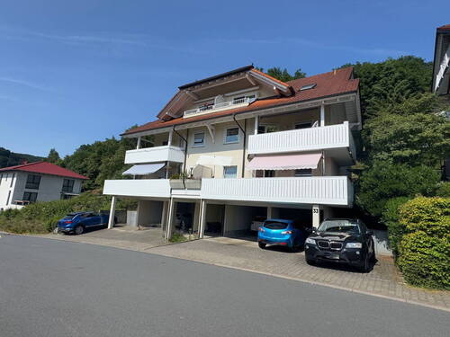 Objektansicht - Top gepflegte 3 Zimmer-Wohnung mit Balkon + Garten im 1. OG