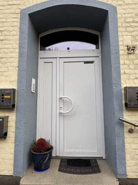 neuwertige Haustür - Mehrfamilienhaus, Wohnhaus in Warburg zum Kaufen