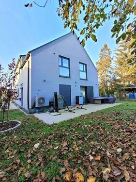 Außenansicht 2 - 4 Zimmer Doppelhaushälfte zur Miete in Hanau