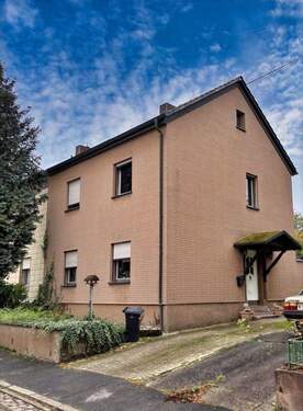 Vorderansicht rechts - 4 Zimmer Einfamilienhaus zum Kaufen in Völklingen