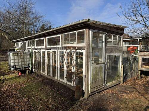 Gartenhäuser und Stallungen - 