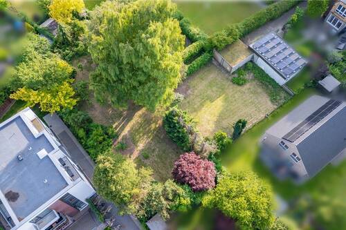Drohnenansicht - Positiver Bauvorbescheid - Attraktives Wohnbaugrundstück für drei Häuser mit vier Wohneinheiten