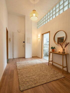 Flur mit Blick zur Eiungangstü - 3 Zimmer Etagenwohnung in Essen