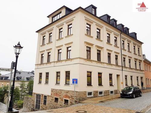 Hausansicht - Komplett sanierte 2-Raum-Raum-Wohnung - Fahrstuhl - zentral gelegen - Annaberg-Buchholz!