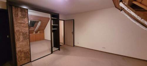 Wohn-/Schlafzimmer DG - 