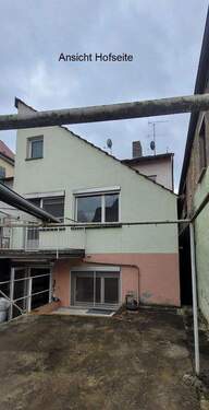 Hofansicht mit Balkon - 