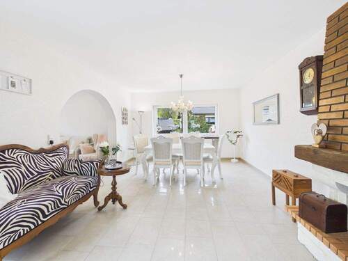 hell und großzügig das Esszimmer - 