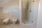 Bad oben Bidet und Dusche - 