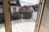 Flur oben mit Balkon - 