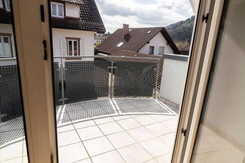 Flur oben mit Balkon - 