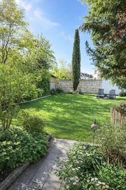Sonntag im sonnigen Garten.jpg - 